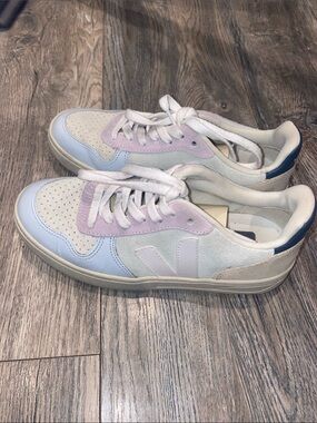 Veja shoes size 5